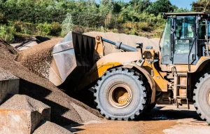 Arbeiter beim Abbau von Sandstein