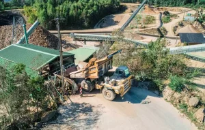 Steinbrucharbeiter bei der Arbeit